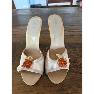 Vintage Bakers Y2K Slide Heels Woven Raffia Flower Bead Mule Sandals 90s Beige